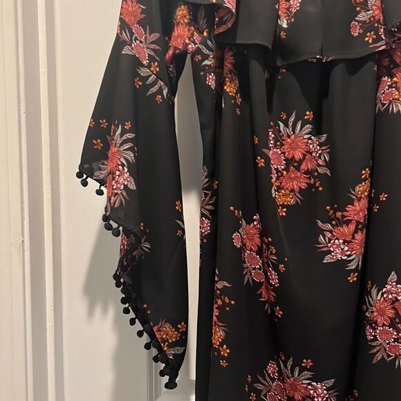 Design Lab Black and Red Floral Mini Dress with wide Sleeves size medium - Picture 3 of 6